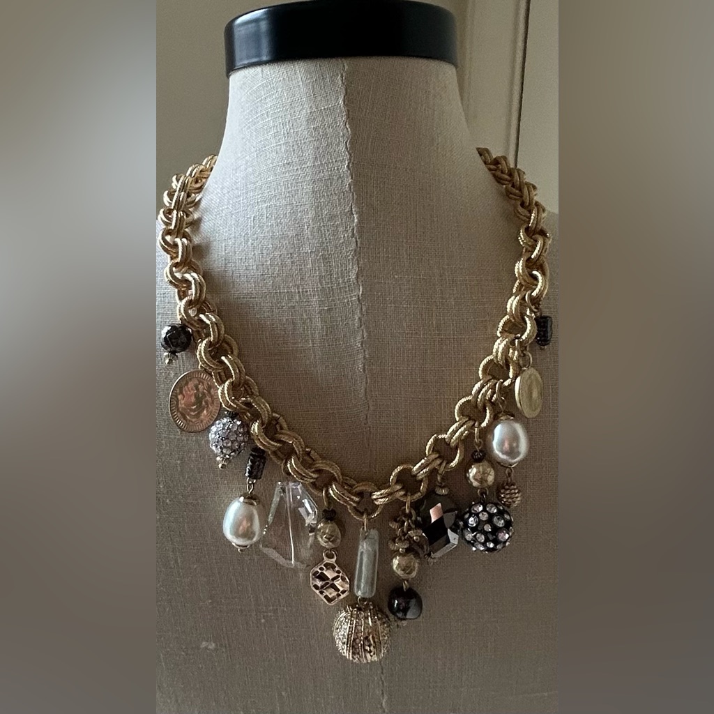 Chicos Elegant Gold Chain Necklace With And Assortment Of Accents 18$